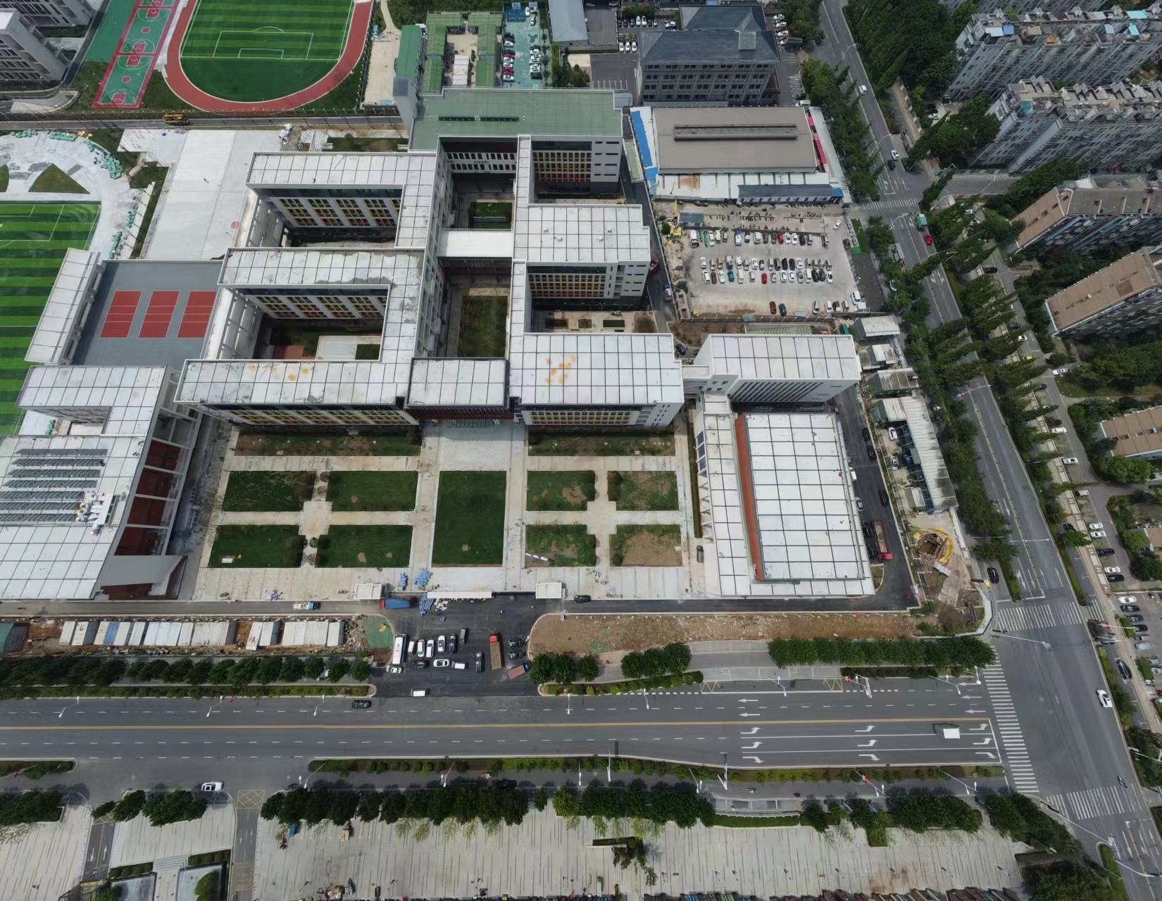 天华东路中学